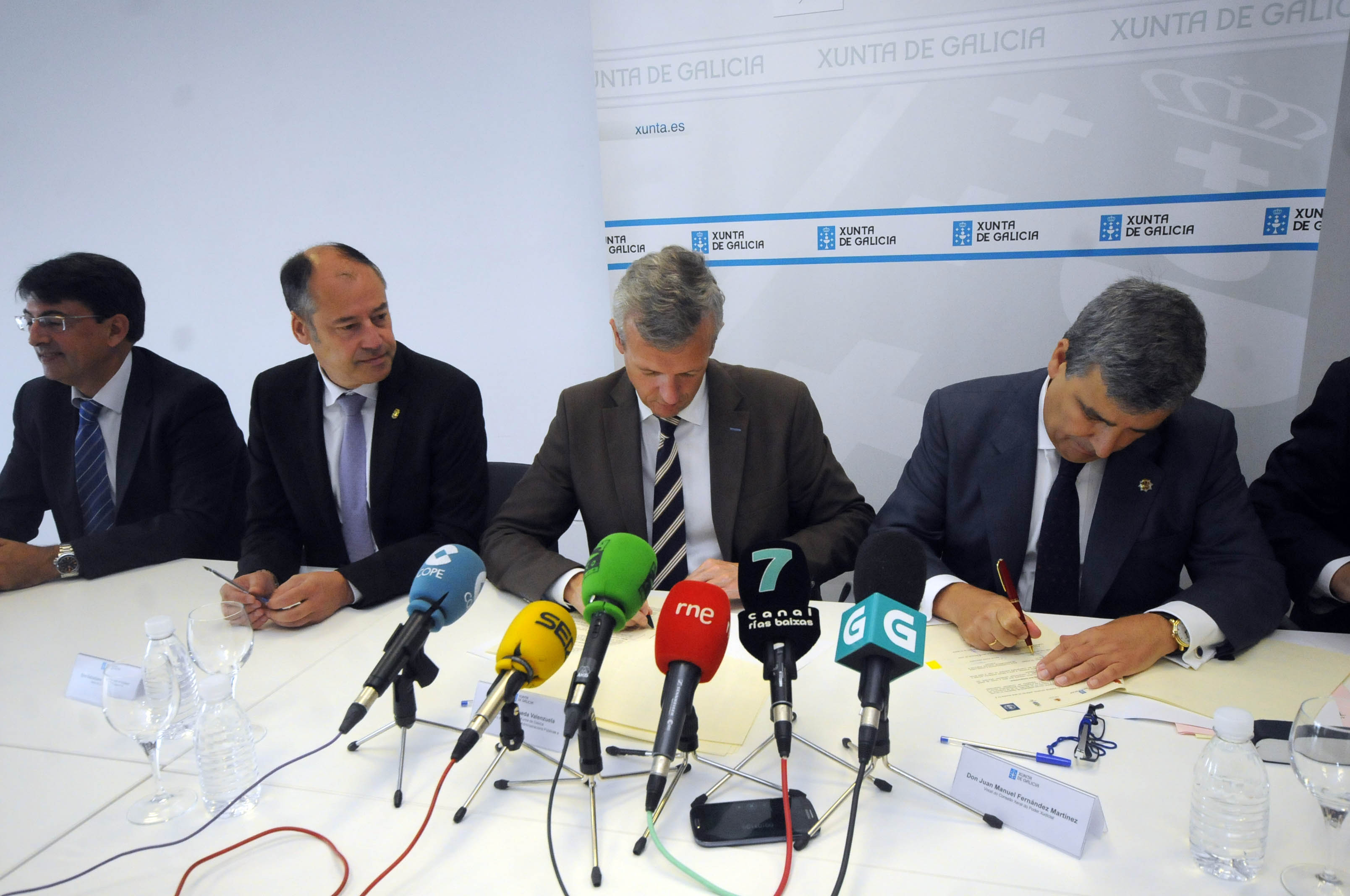 El vocal del CGPJ Juan Manuel Fernández firma en Pontevedra un convenio de mediación familiar